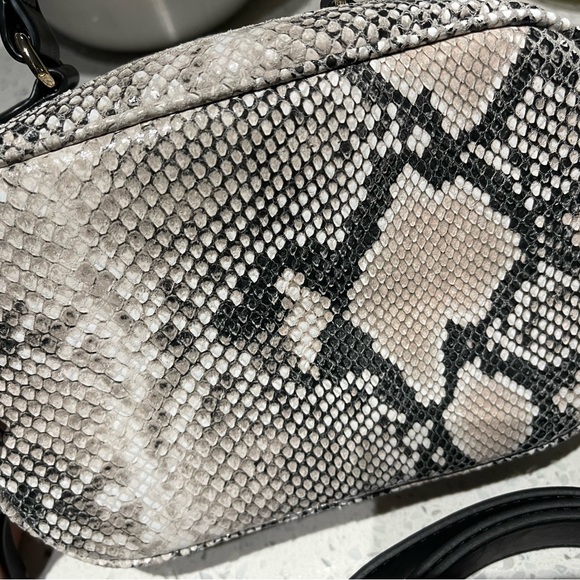 Snake Print Camera Bag - Picture 3 of 7